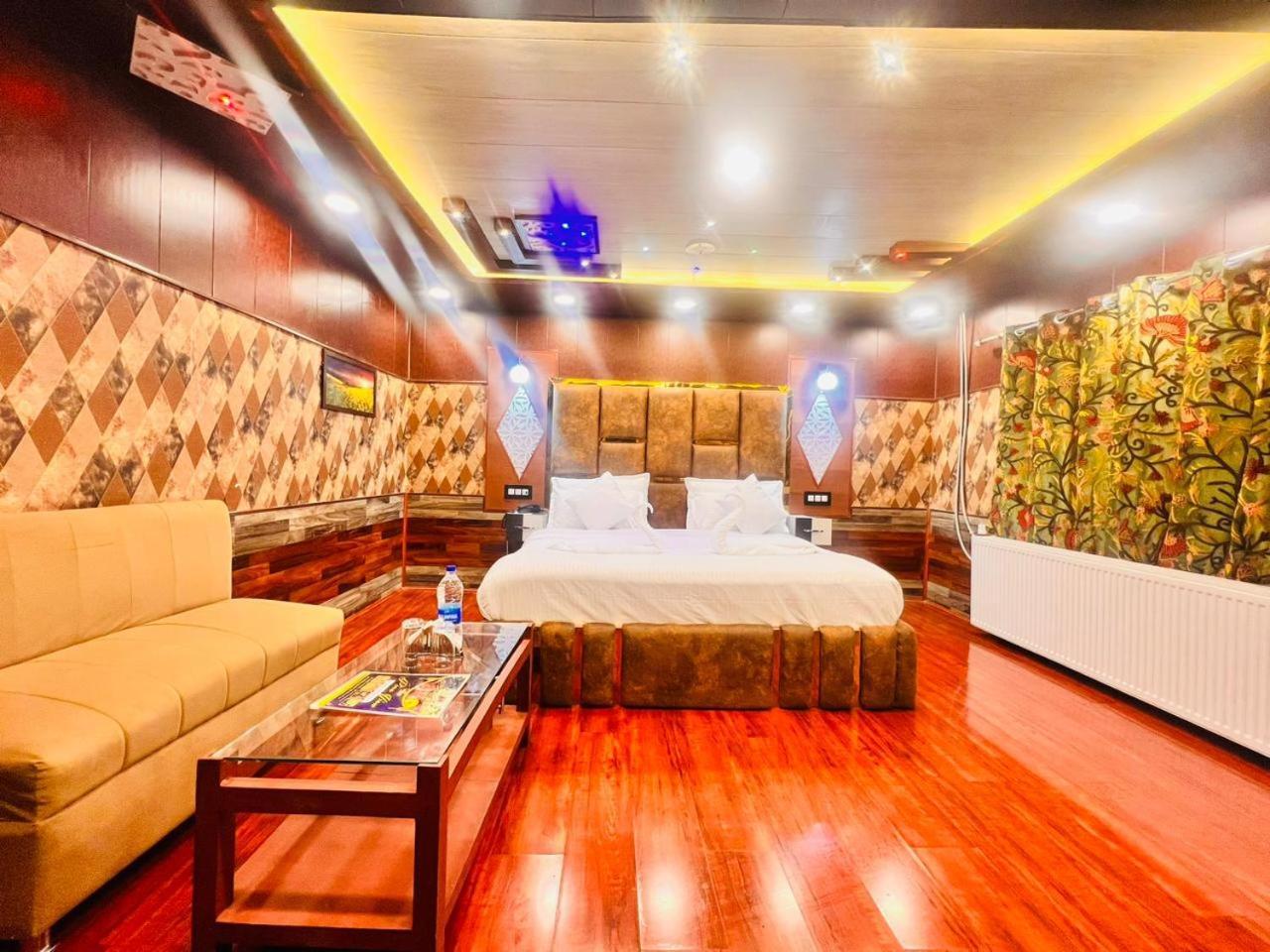 Pine View Resort Gulmarg Esterno foto