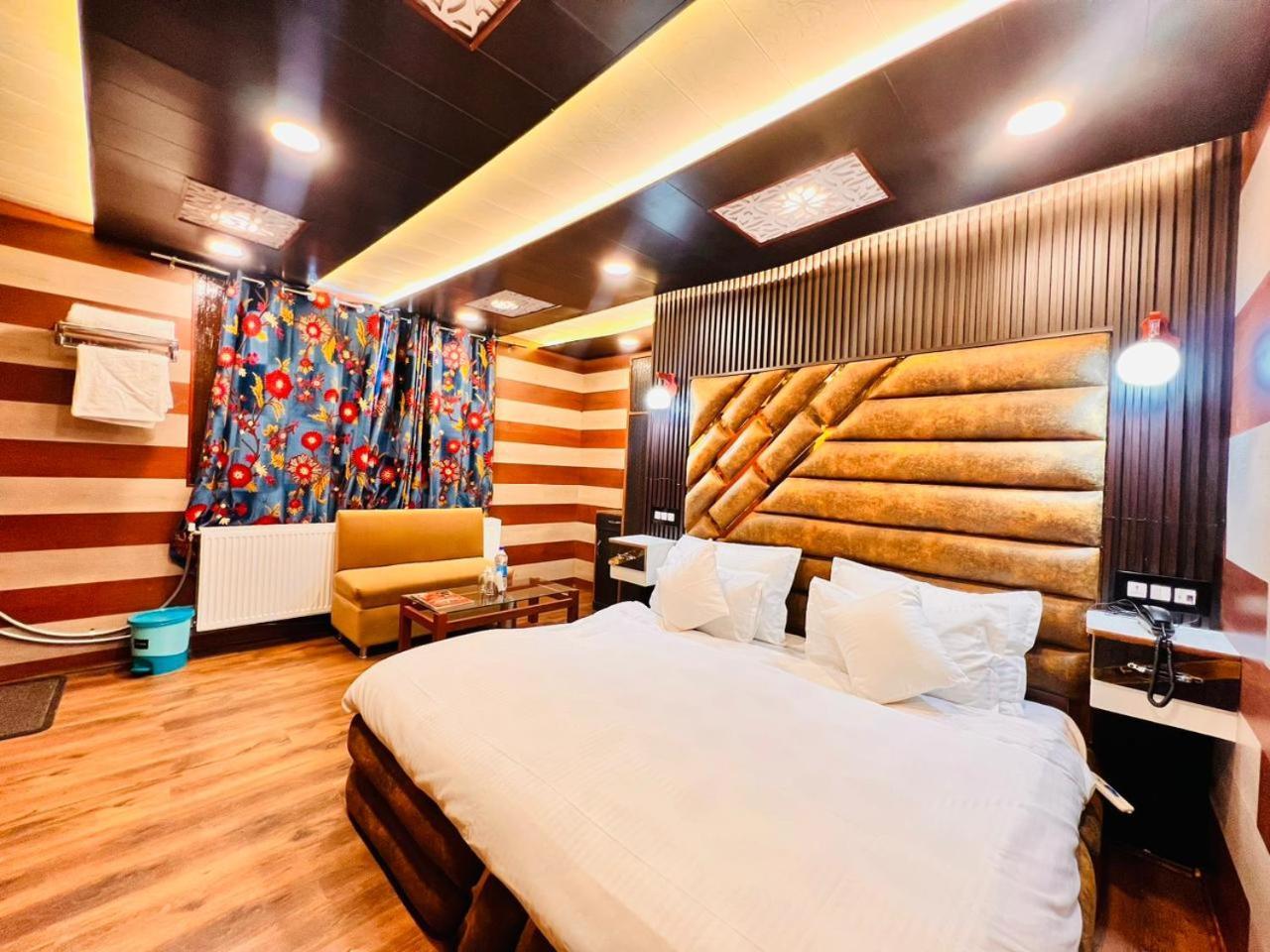 Pine View Resort Gulmarg Esterno foto