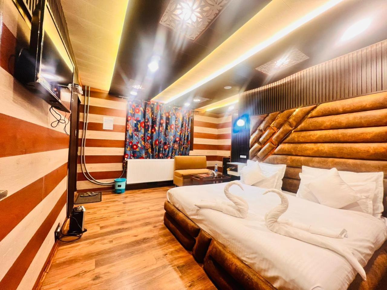 Pine View Resort Gulmarg Esterno foto