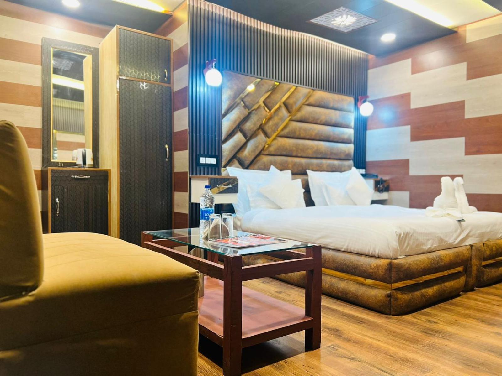 Pine View Resort Gulmarg Esterno foto