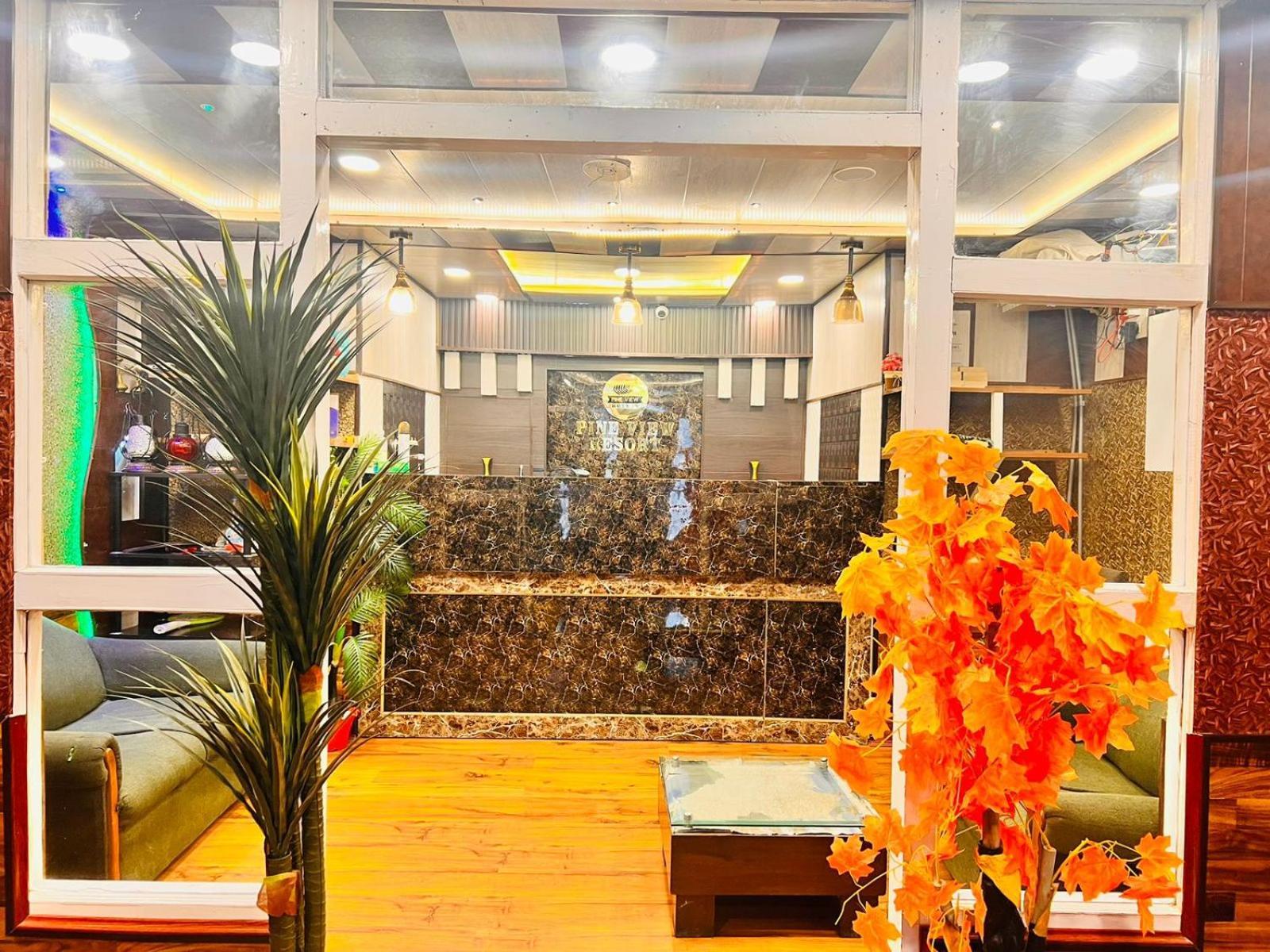 Pine View Resort Gulmarg Esterno foto