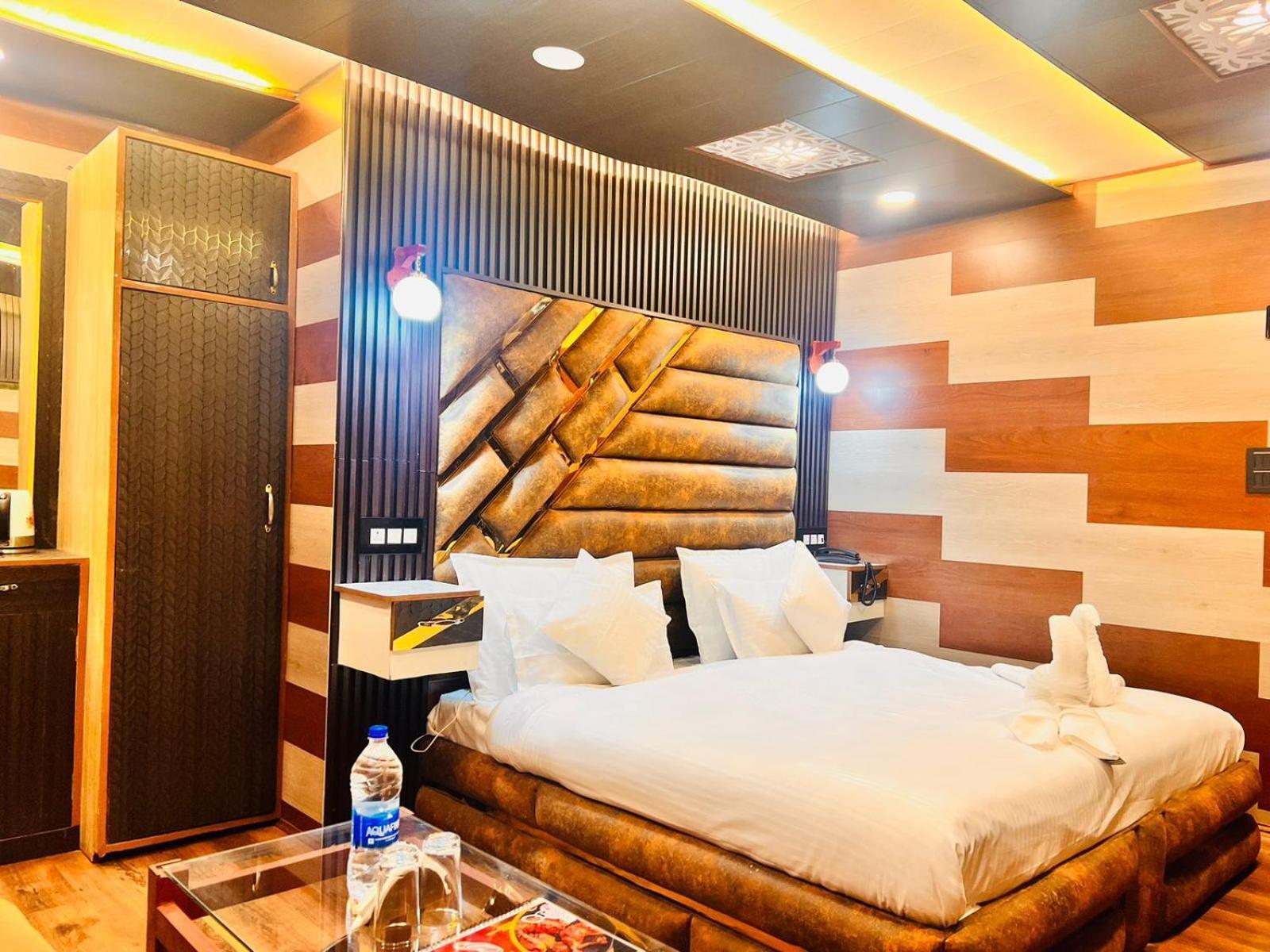 Pine View Resort Gulmarg Esterno foto