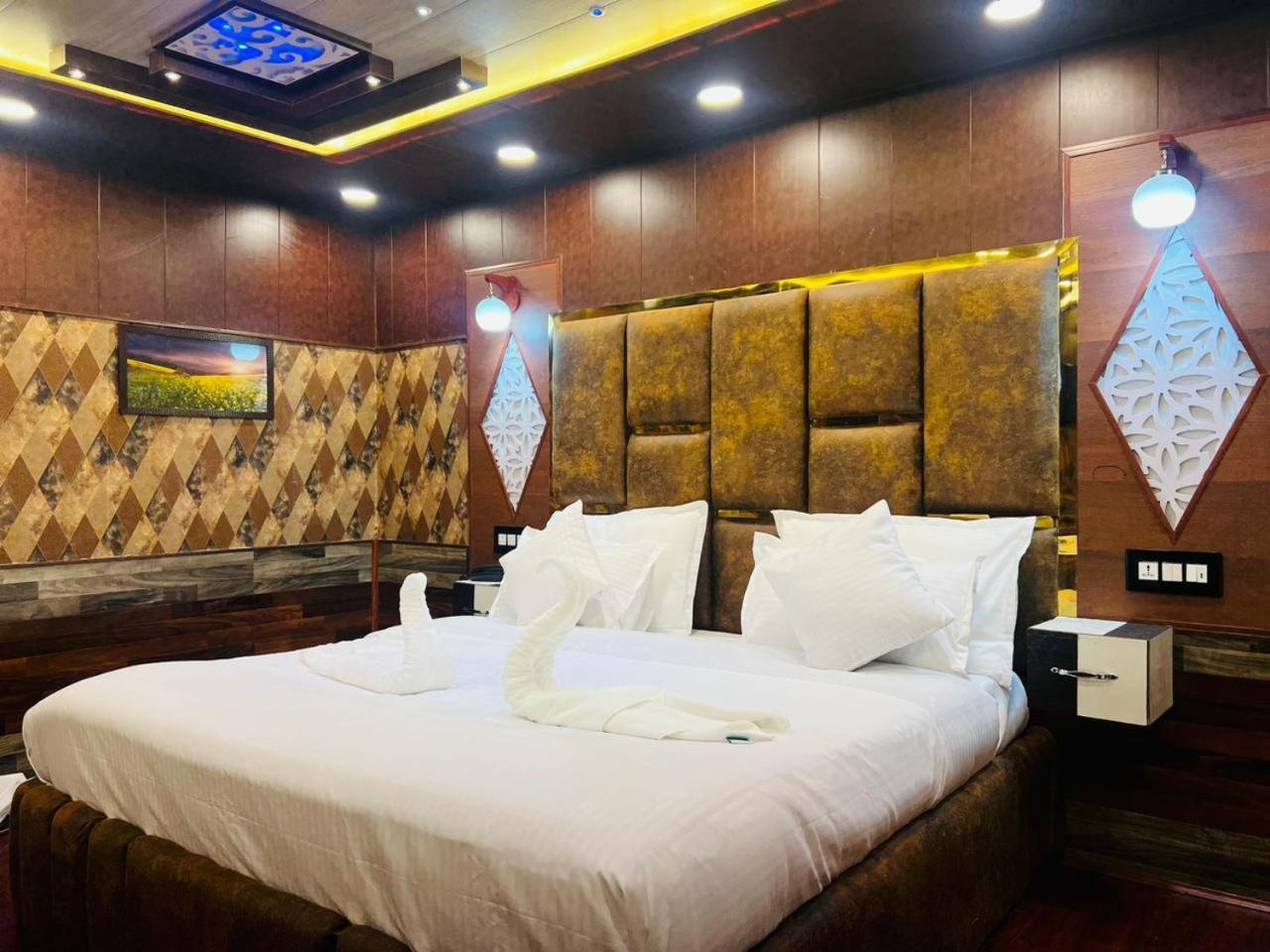 Pine View Resort Gulmarg Esterno foto