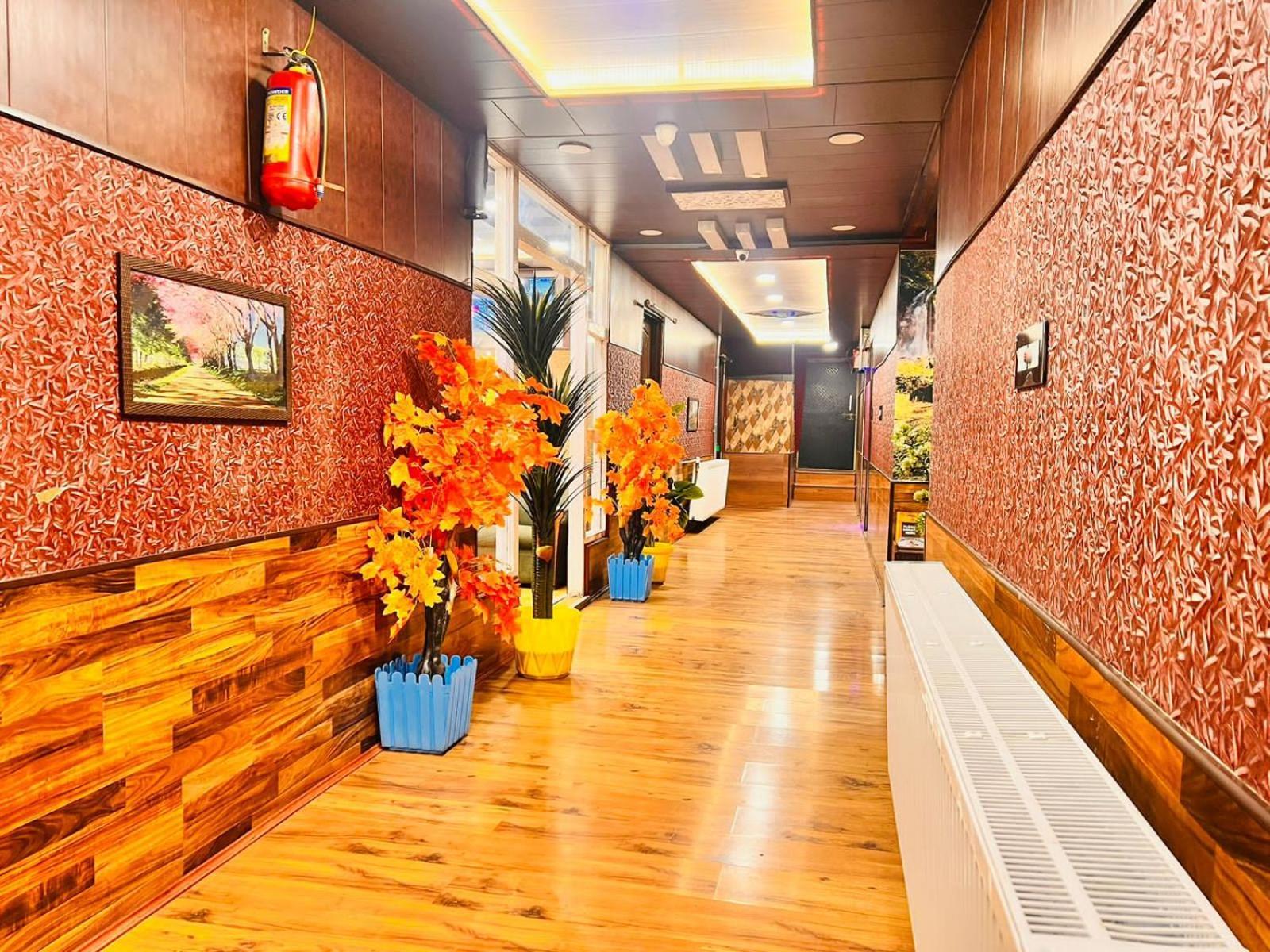 Pine View Resort Gulmarg Esterno foto