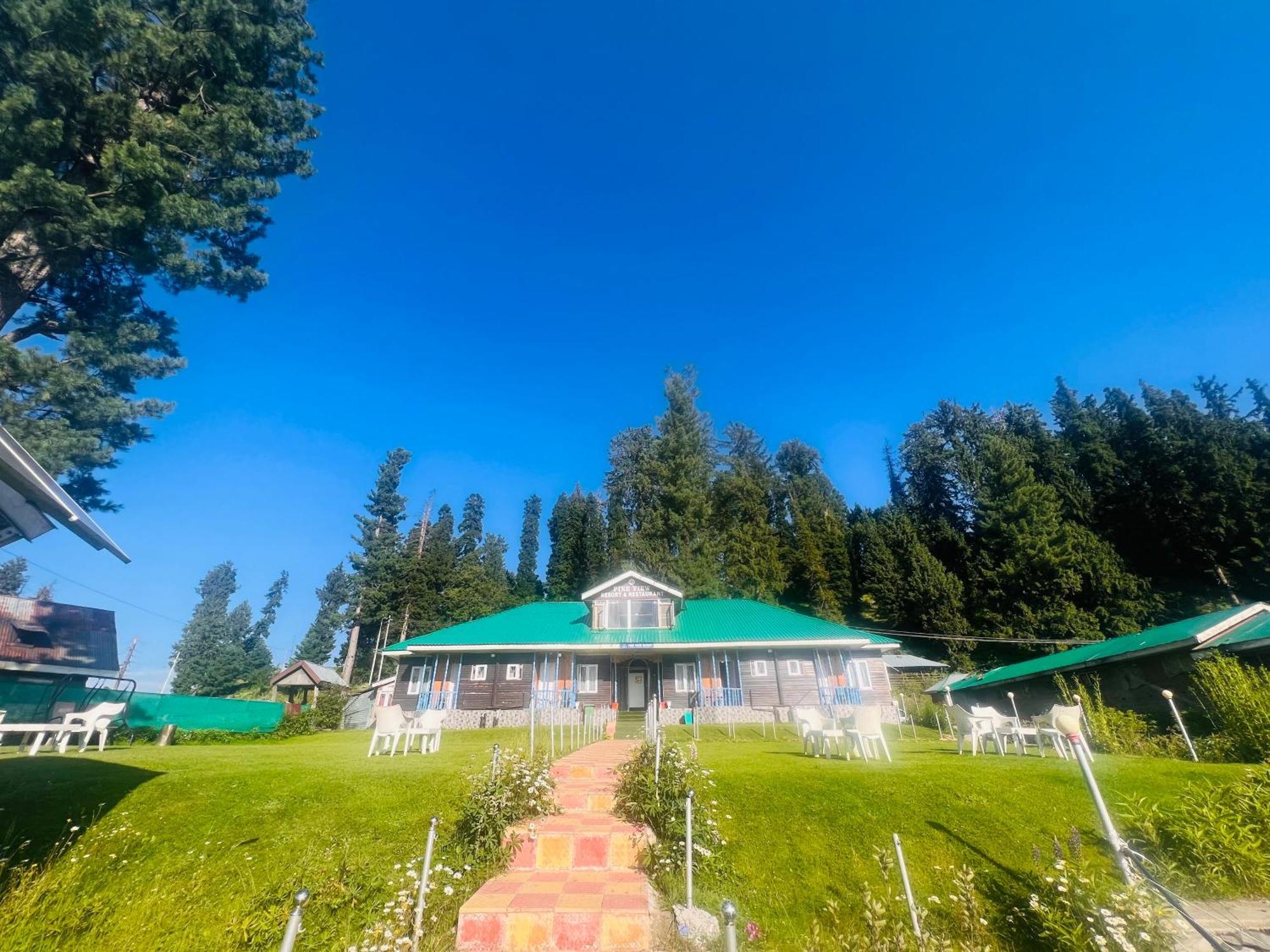 Pine View Resort Gulmarg Esterno foto