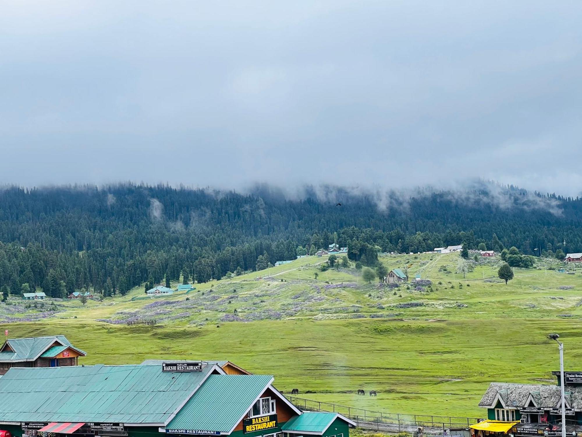Pine View Resort Gulmarg Esterno foto