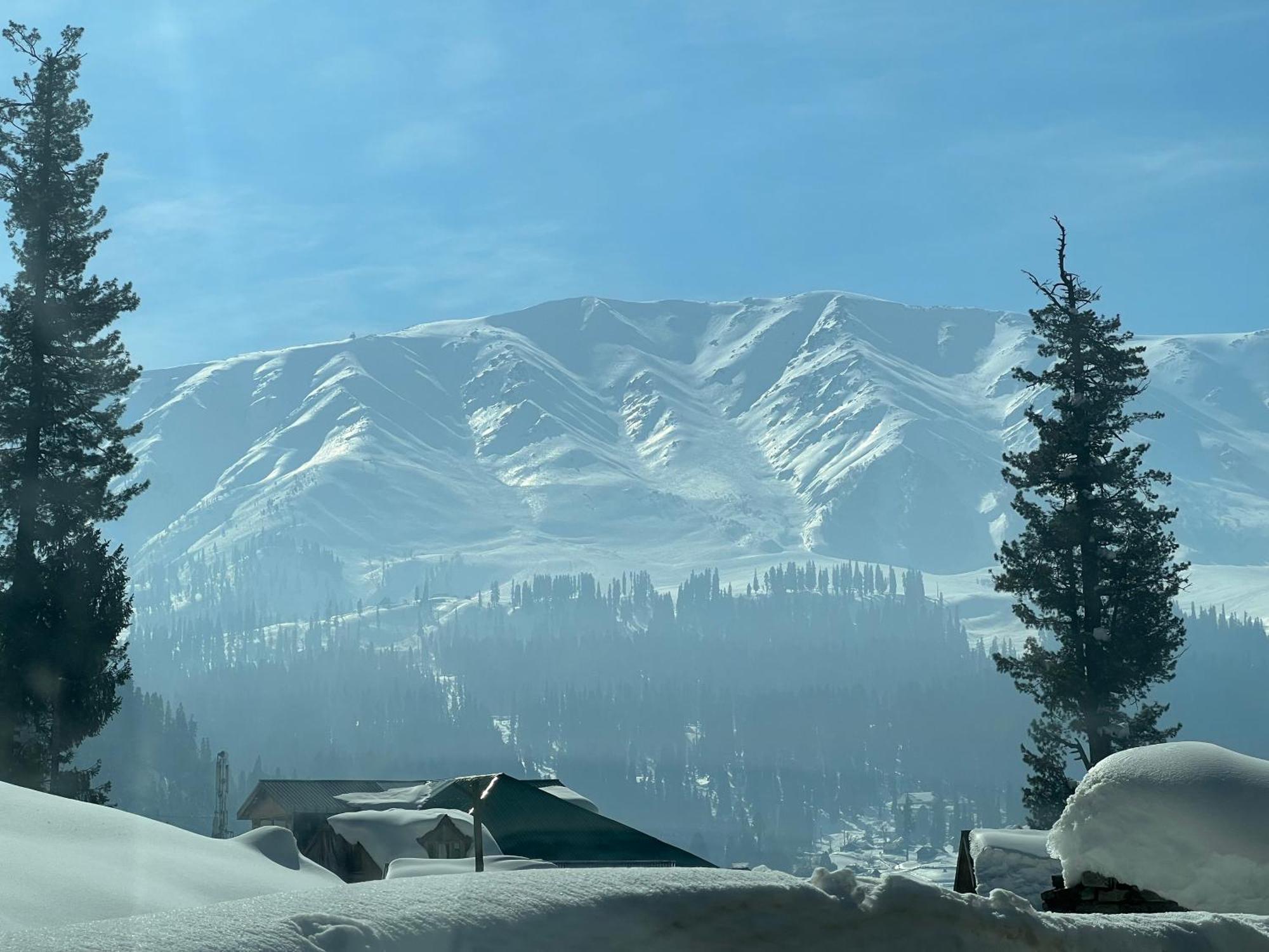 Pine View Resort Gulmarg Esterno foto