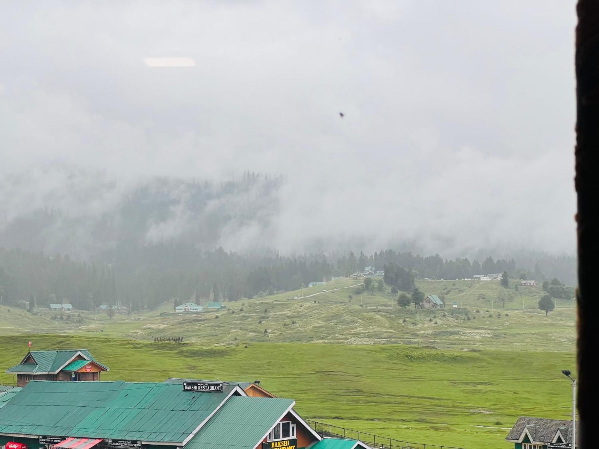 Pine View Resort Gulmarg Esterno foto