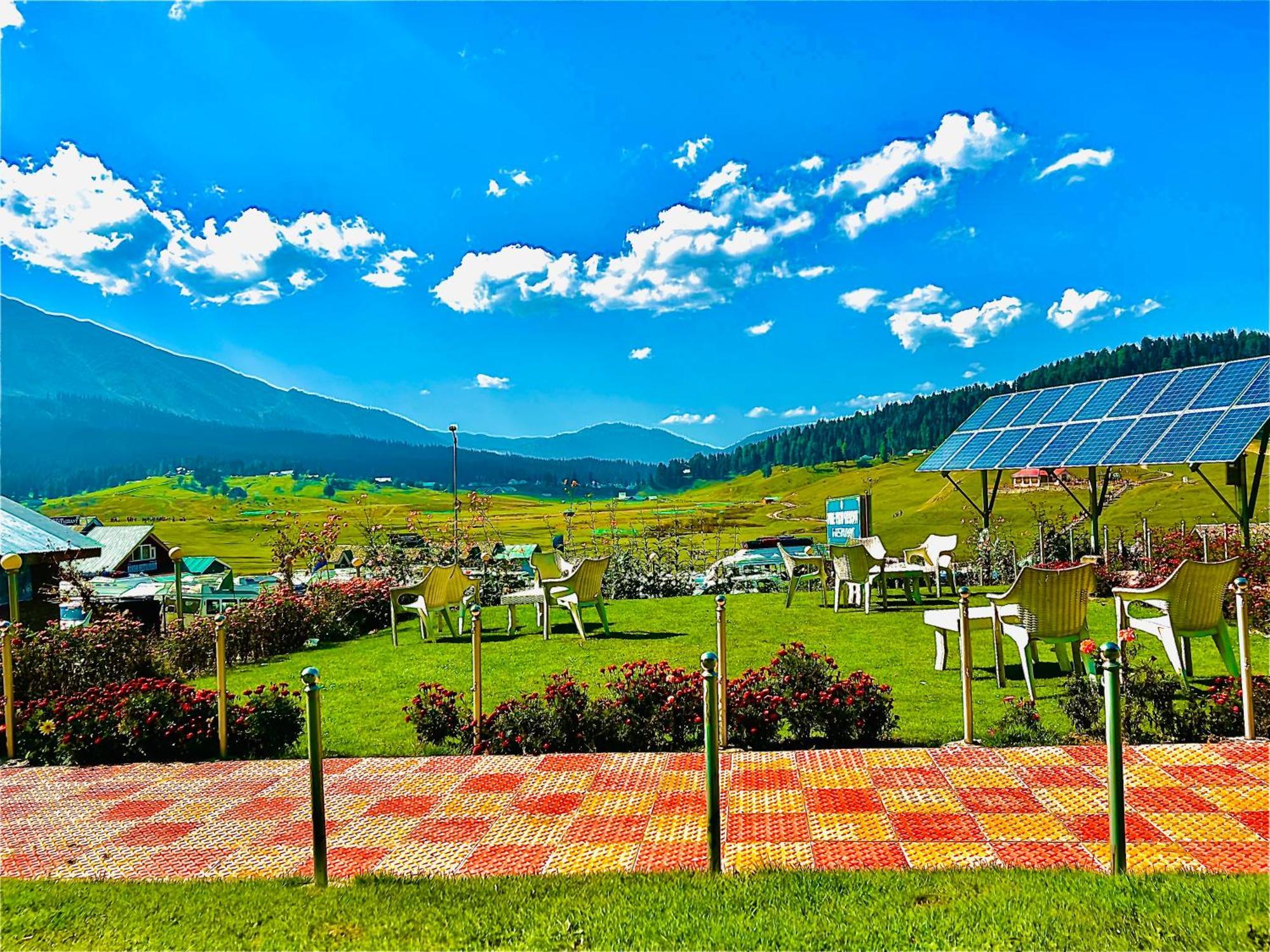 Pine View Resort Gulmarg Esterno foto