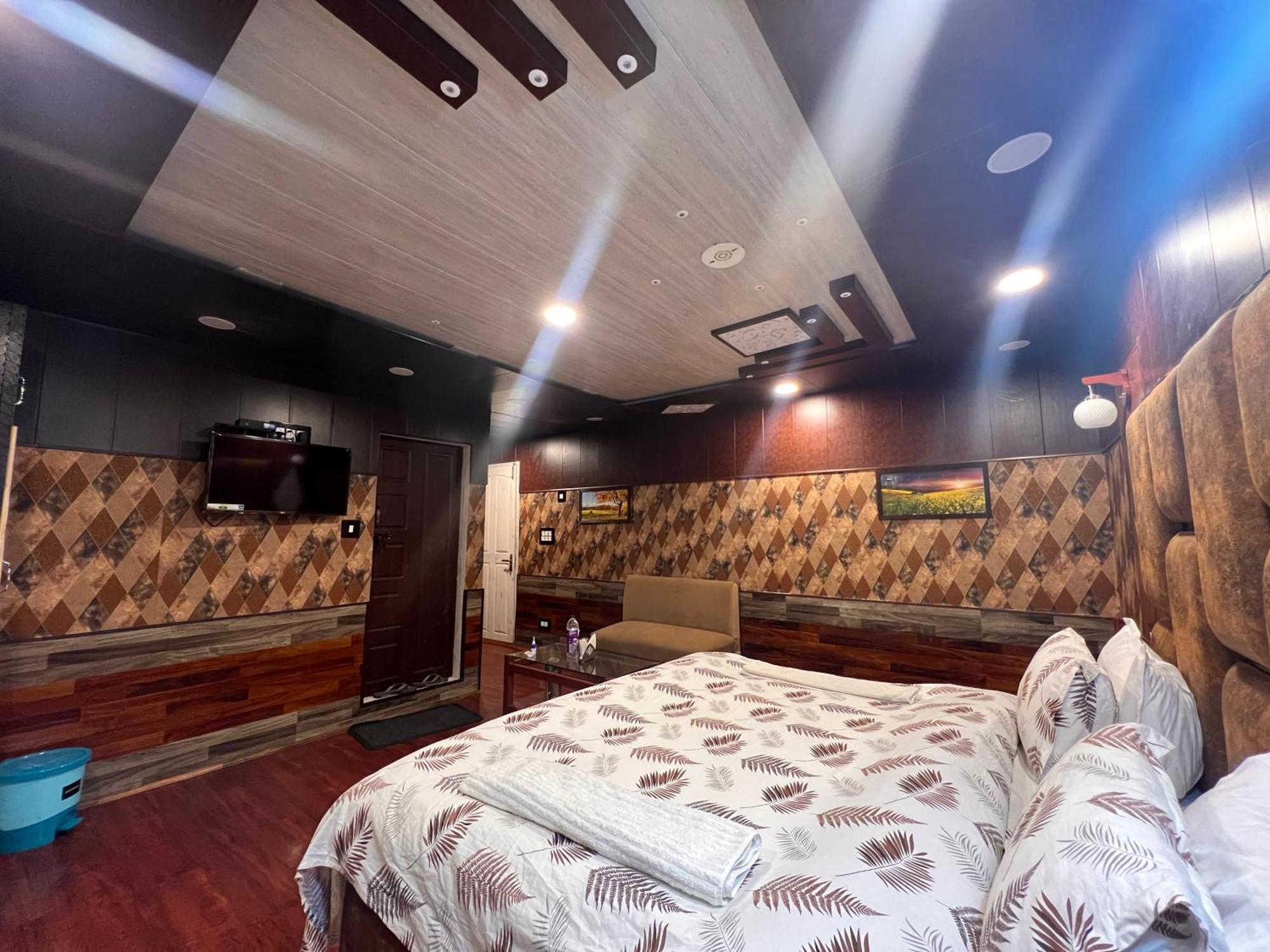 Pine View Resort Gulmarg Esterno foto