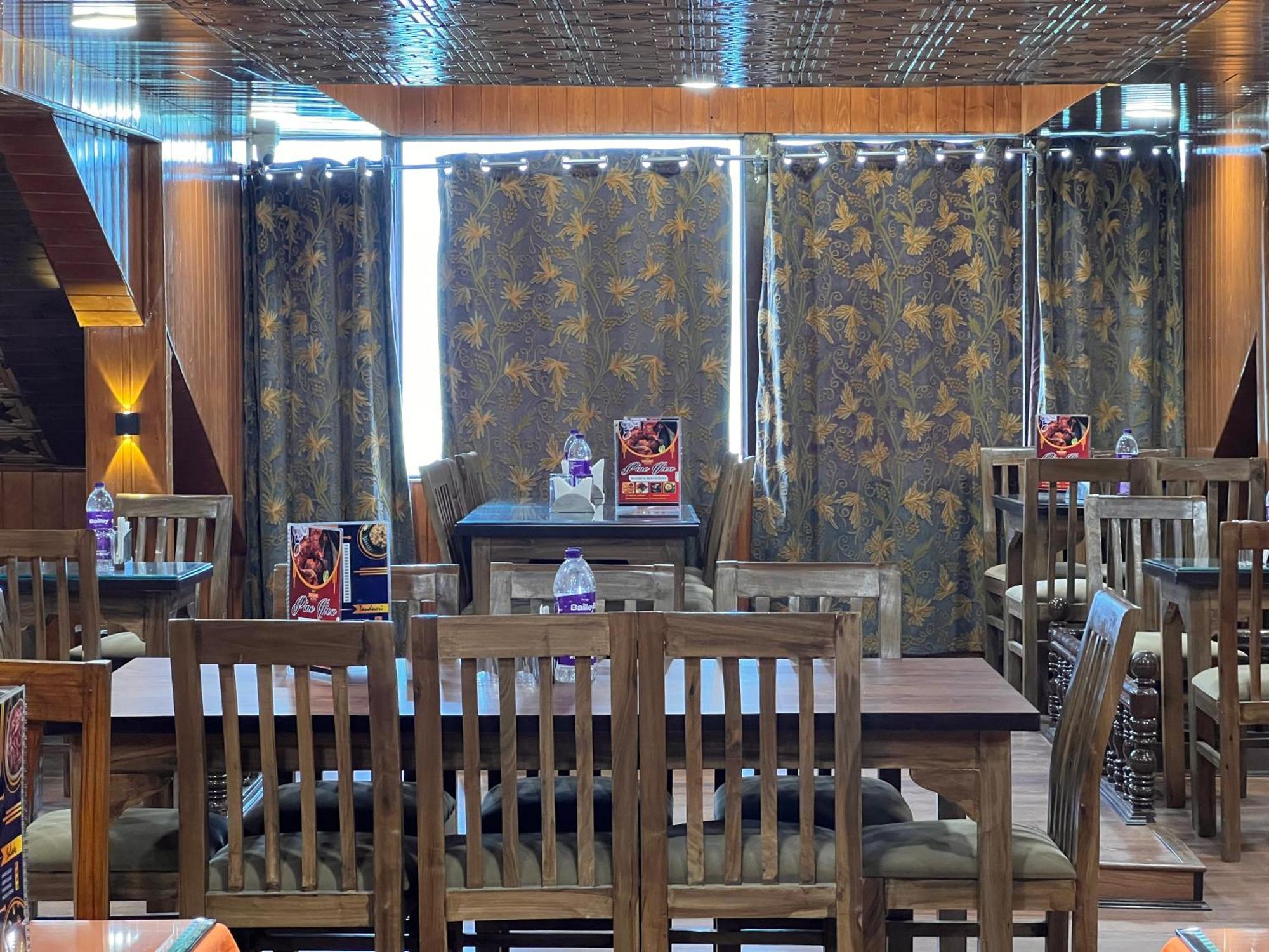 Pine View Resort Gulmarg Esterno foto