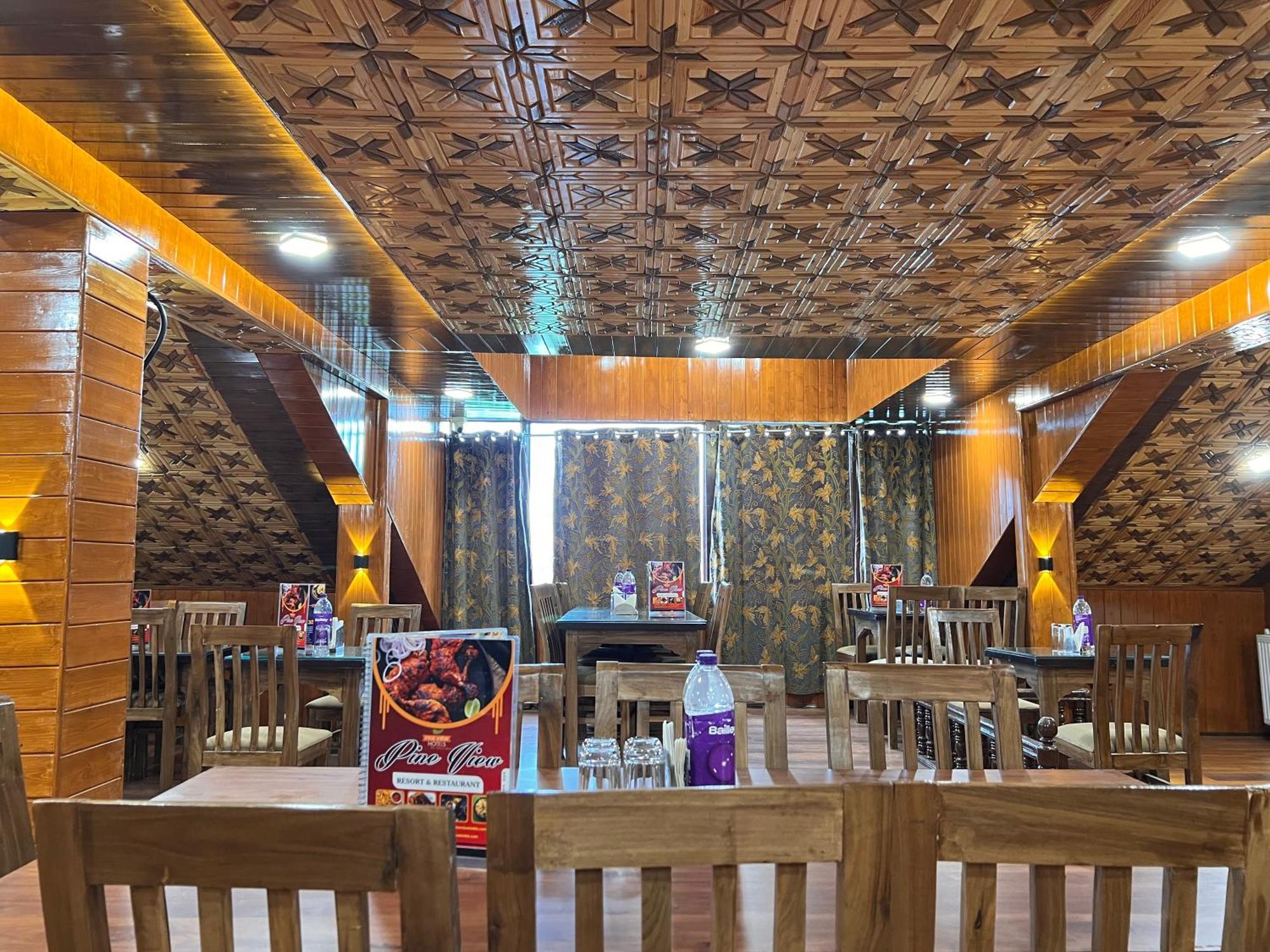 Pine View Resort Gulmarg Esterno foto