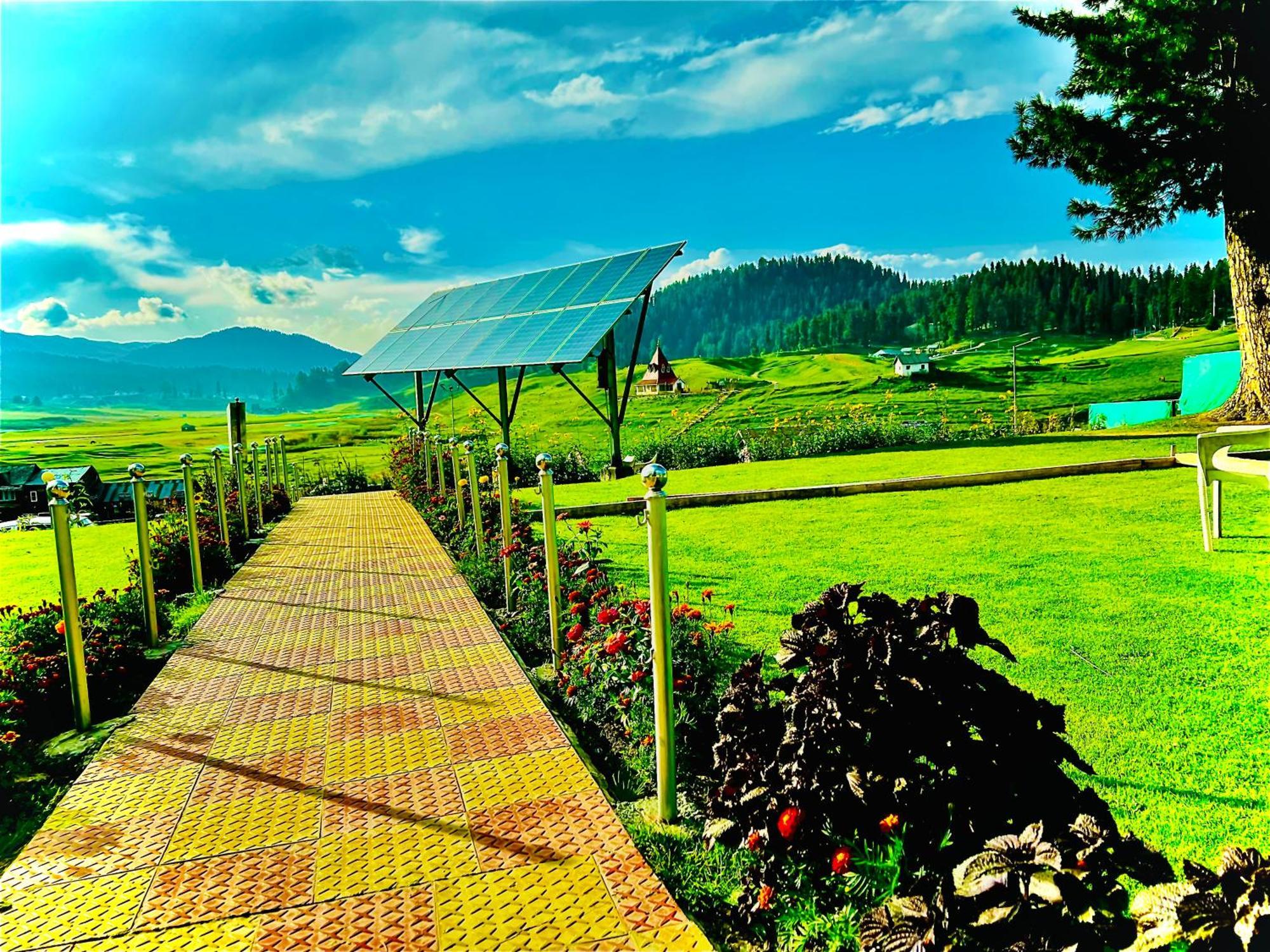 Pine View Resort Gulmarg Esterno foto