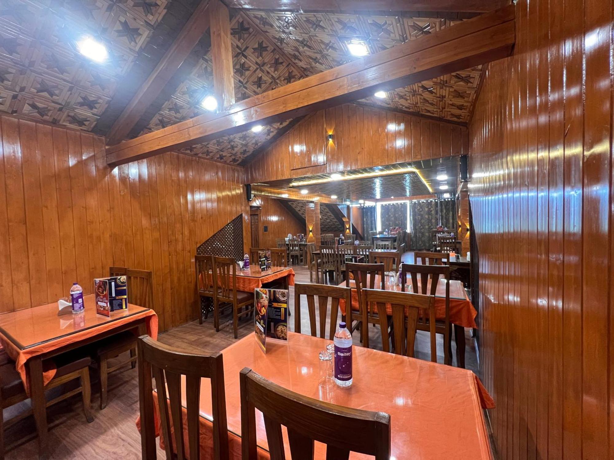 Pine View Resort Gulmarg Esterno foto